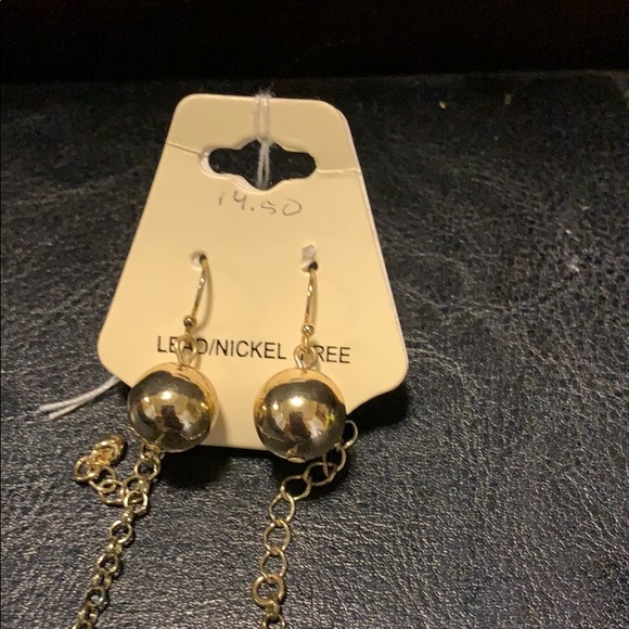 Necklace and earrings - Picture 3 of 3